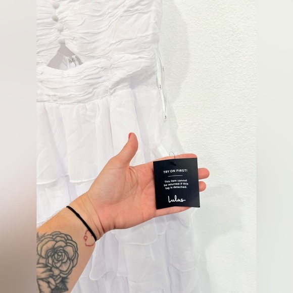 NWT Lulu’s Poised Impression White Tiered Ruffled Cutout Midi Dress Size Medium - Picture 3 of 7